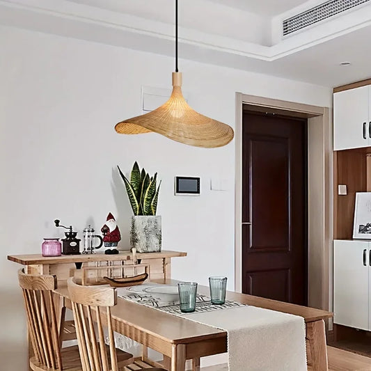 质朴的手工编织竹灯罩:舒适的家居装饰照明