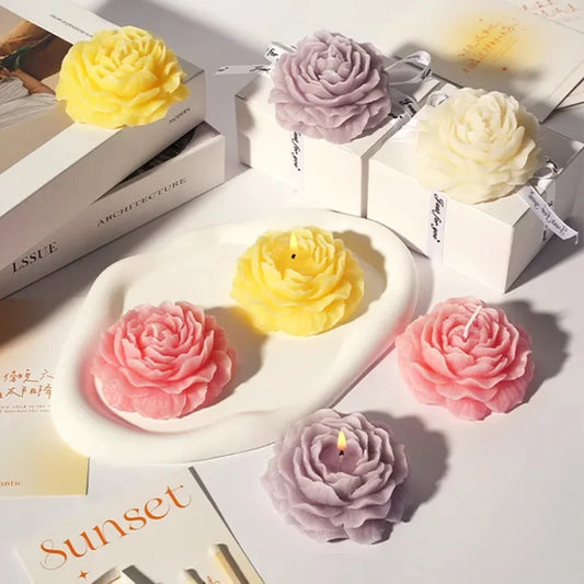 Candela con fiori di peonia - Aromaterapia per il relax